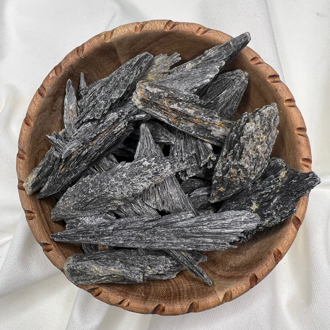 Black Kyanite - Soulfulvibesco