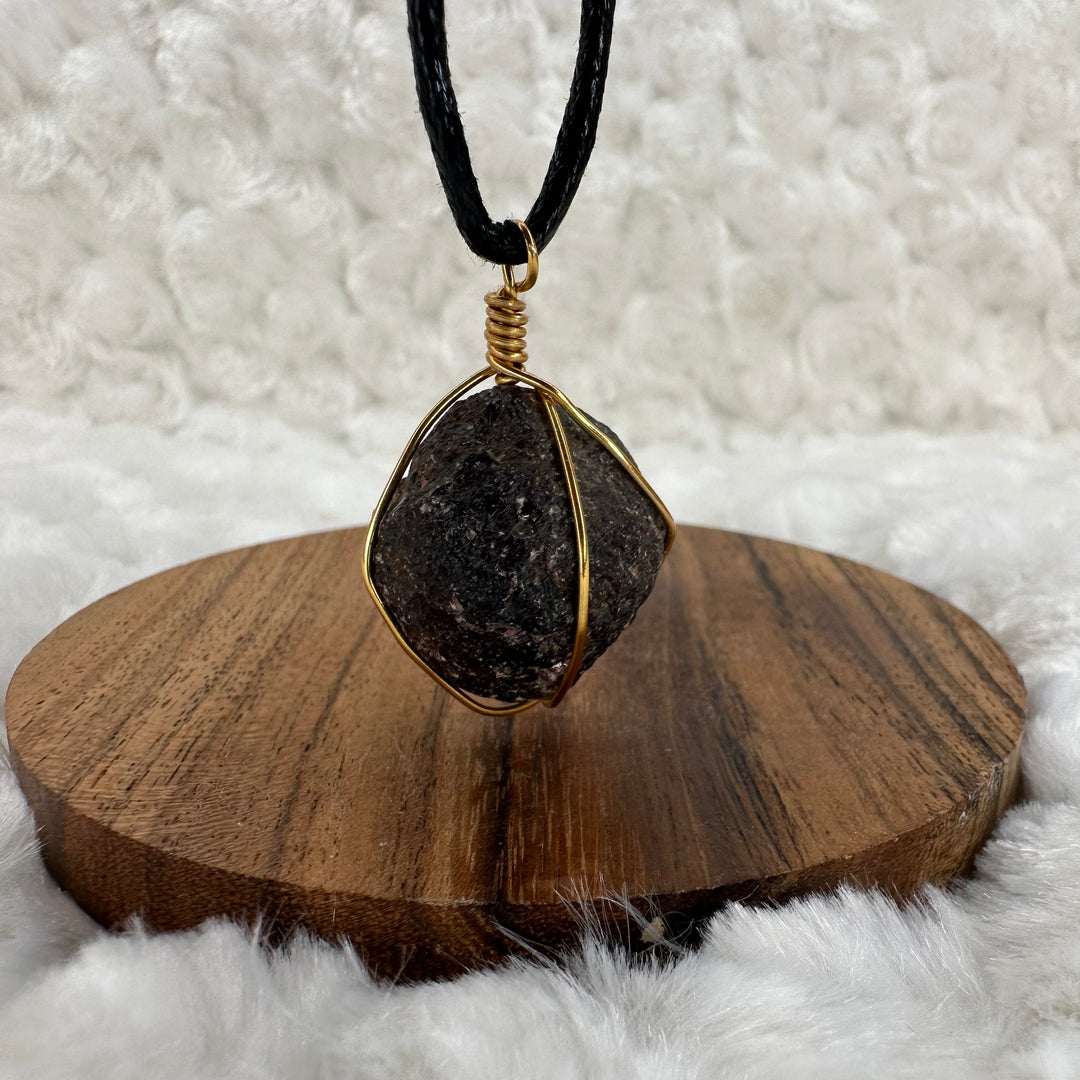 Garnet Wire Wrap (Gold) - Soulfulvibesco