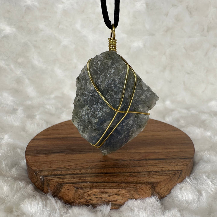 Labradorite Wire Wrap (Gold)