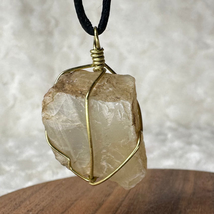 Moonstone Wire Wrap (Gold)