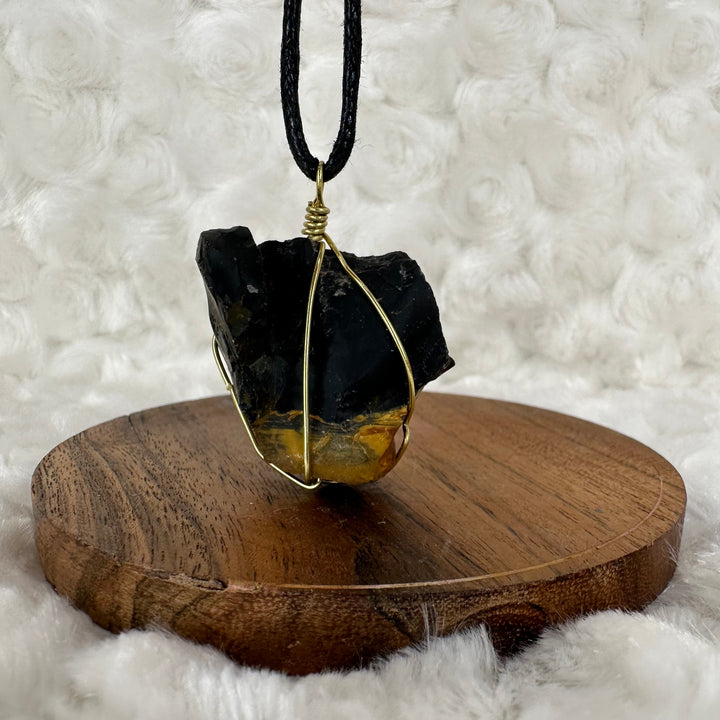 Black Oynx Wire Wrap (Gold) - Soulfulvibesco