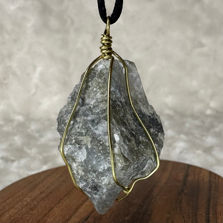 Labradorite Wire Wrap (Gold)