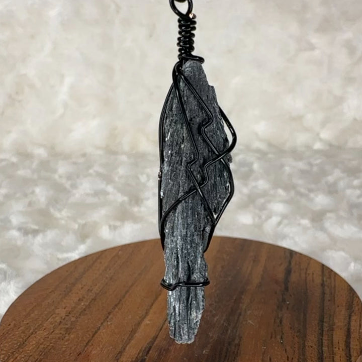 Black Kyanite Wire Wrap (Black)