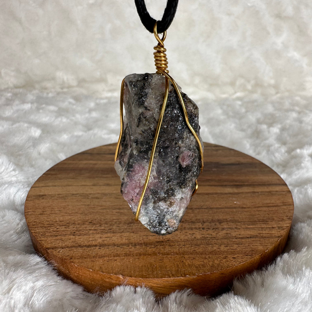 Rhodonite Wire Wrap (Gold) - Soulfulvibesco