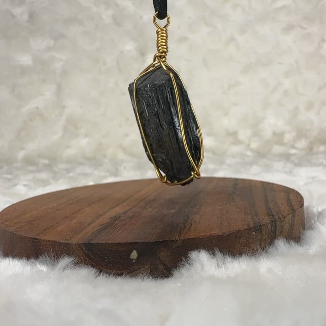 Black Tourmaline Wire Wrap (Gold)