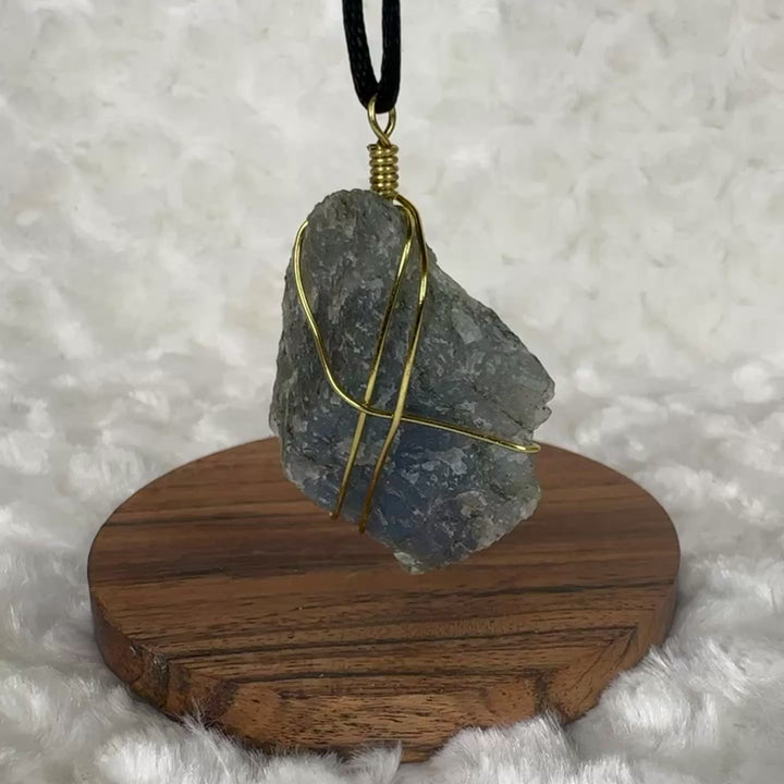 Labradorite Wire Wrap (Gold)