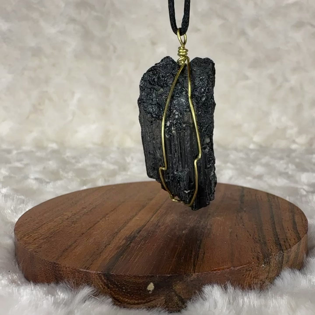 Black Tourmaline Wire Wrap (Gold)