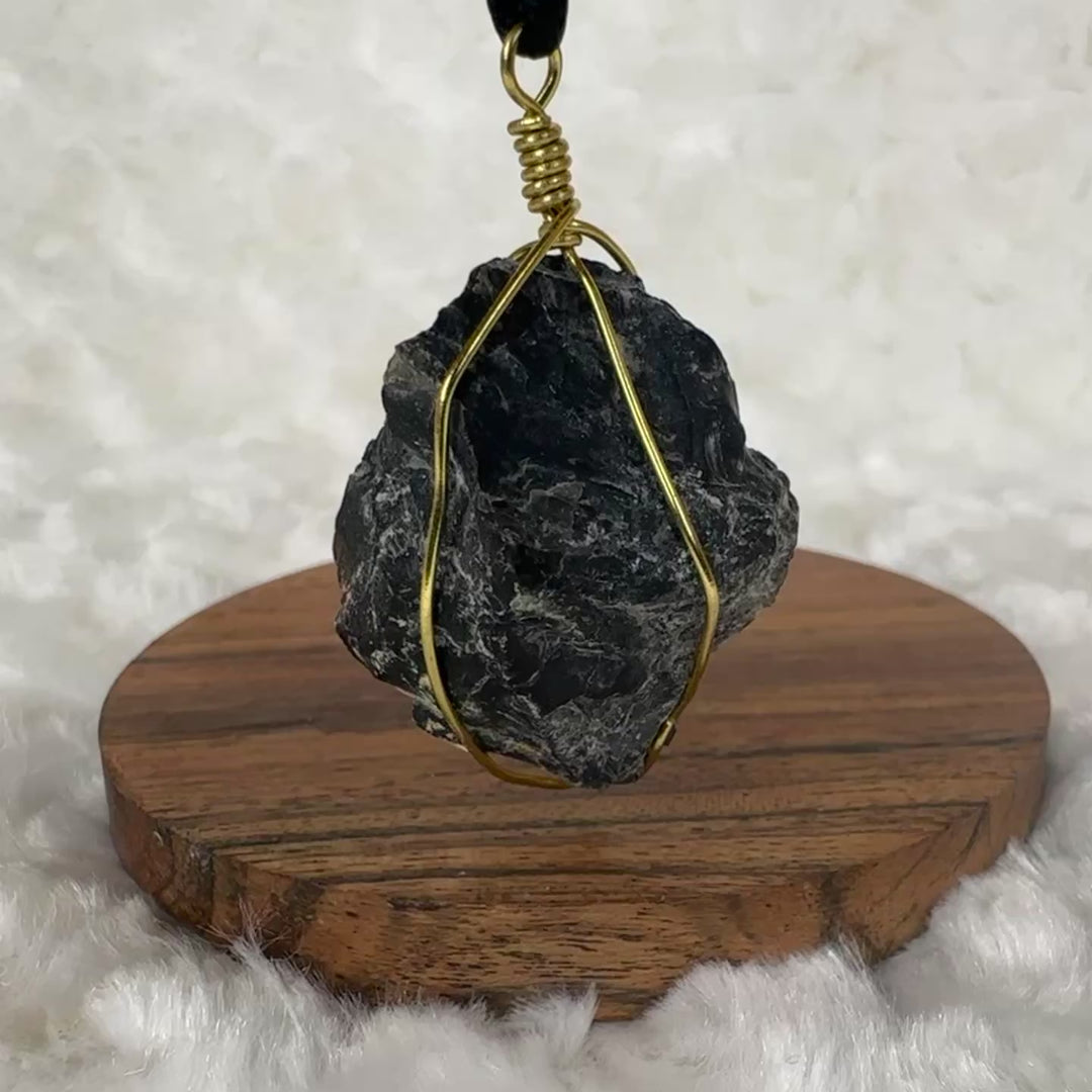 Black Onyx Wire Wrap (Gold)