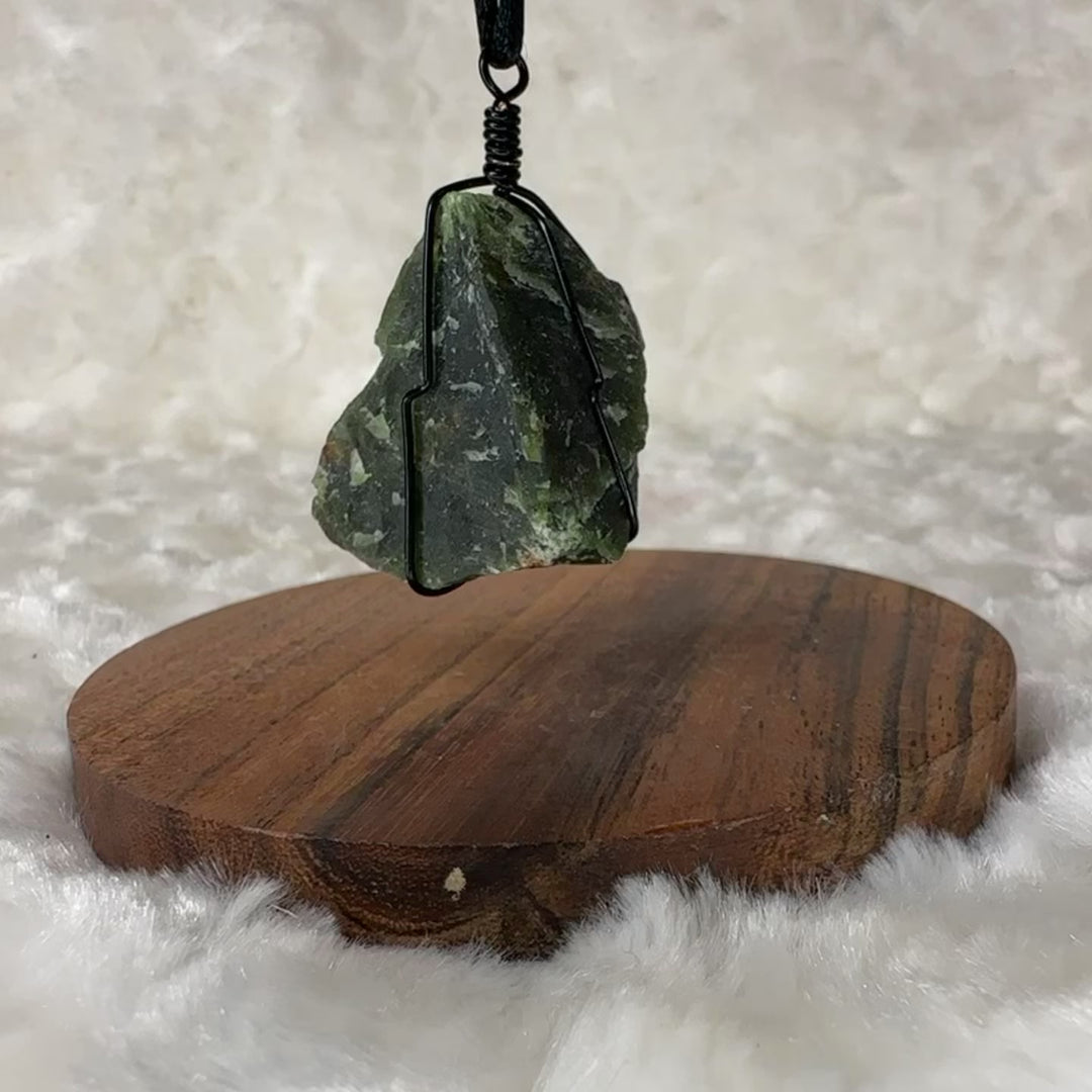 Chrysoprase Wire Wrap (Black)