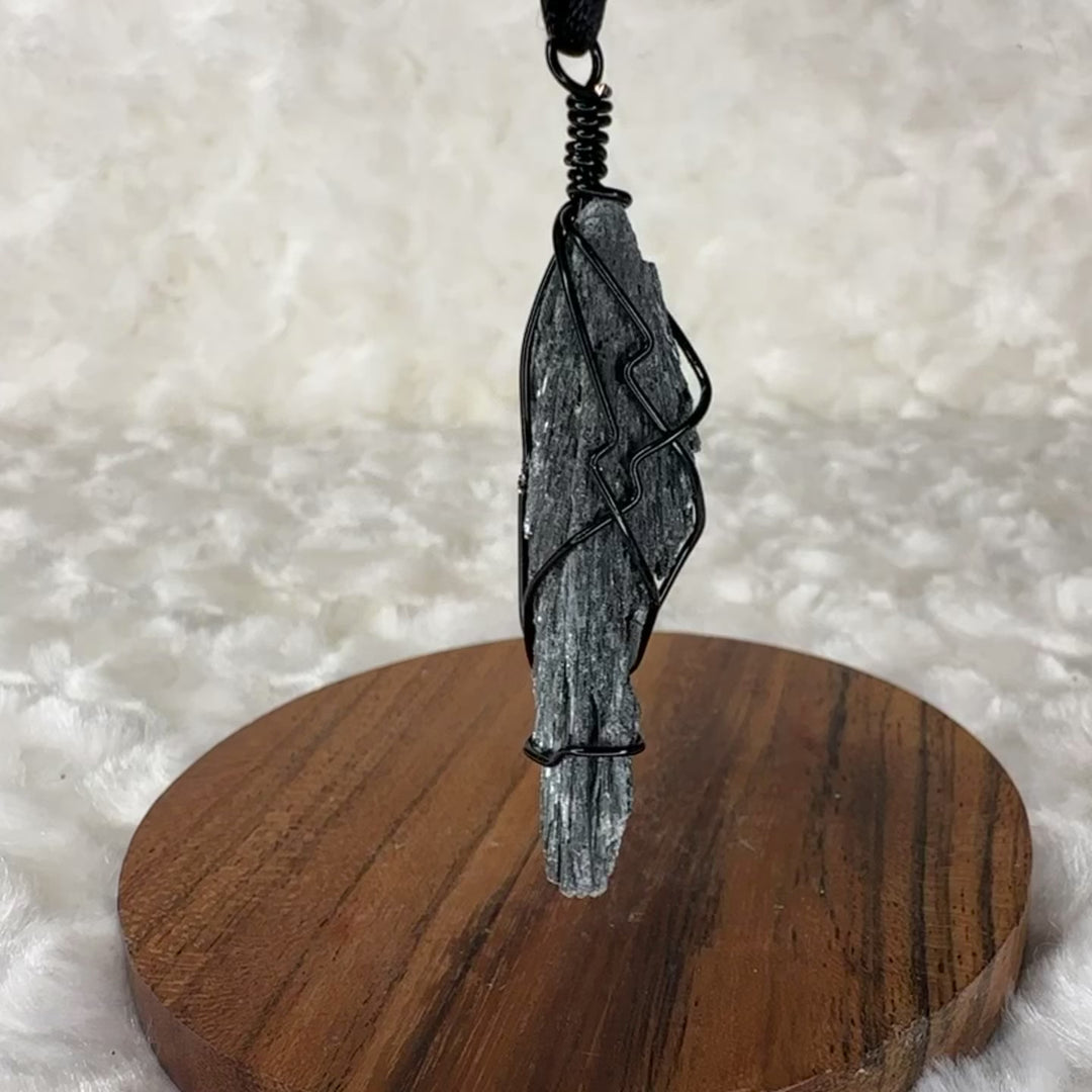 Black Kyanite Wire Wrap (Black)